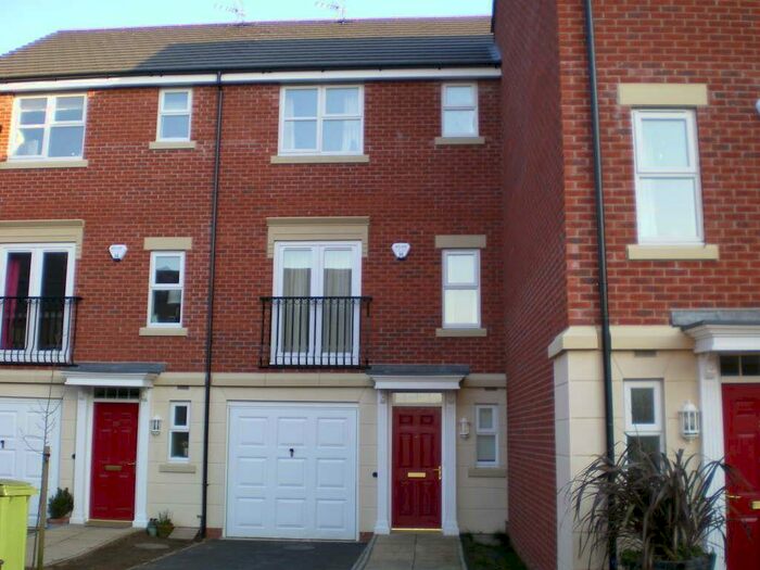 3 Bedroom Town House To Rent In Davies Close, Market Harborough, LE16