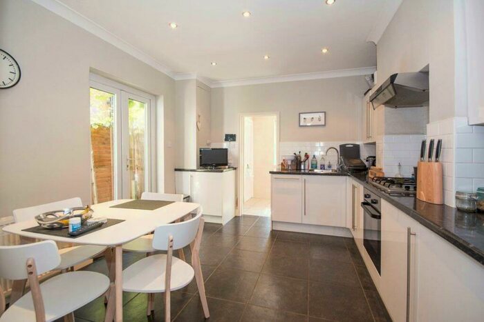 1 Bedroom Flat To Rent In Yukon Road, Clapham South, SW12