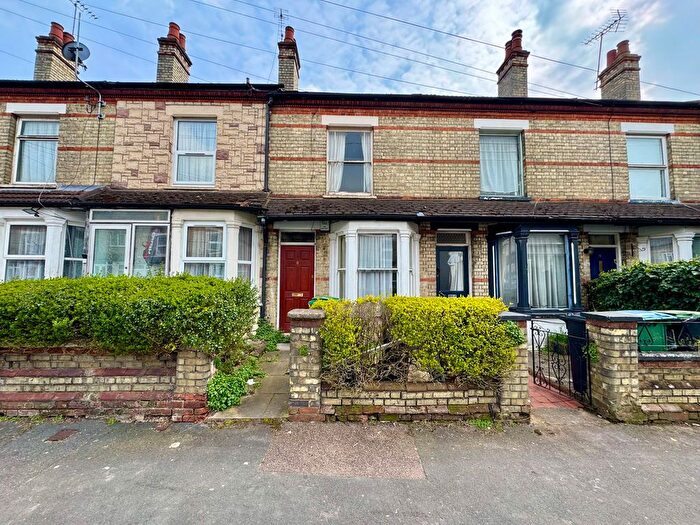 1 Bedroom Flat For Sale In St. Marys Road, Watford, WD18