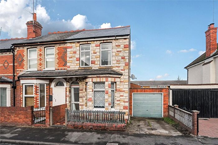 2 Bedroom Semi-Detached House For Sale In Dorset Street, Reading, Berkshire, RG30