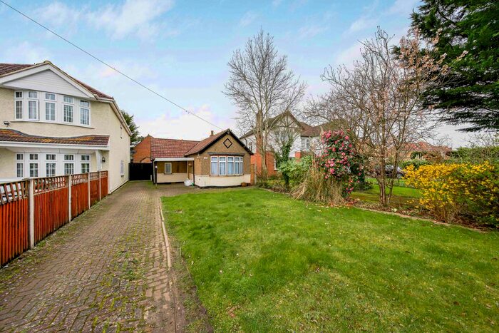 2 Bedroom Detached Bungalow To Rent In Hercies Road, Uxbridge, UB10