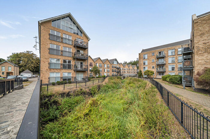 2 Bedroom Apartment For Sale In Esparto Way, South Darenth, Dartford, Kent, DA4