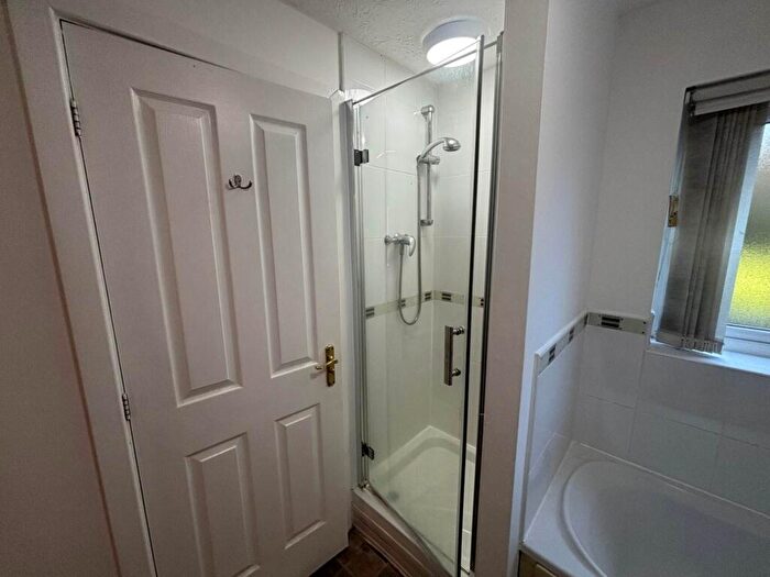 2 Bedroom Flat To Rent In Victoria Court Victoria Lane, Manchester, M45