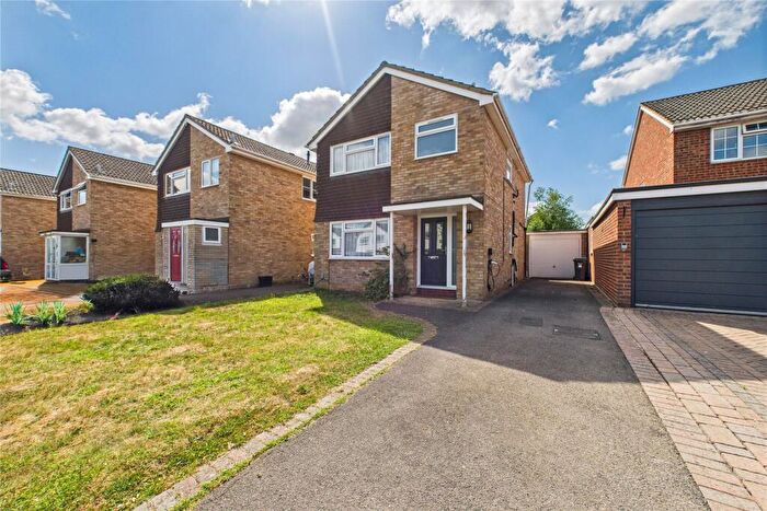 3 Bedroom Detached House For Sale In Benning Way, Wokingham, Berkshire, RG40