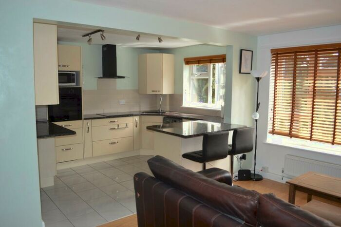 2 Bedroom Apartment To Rent In Boswell Grove, Warwick, Warwickshire, CV34