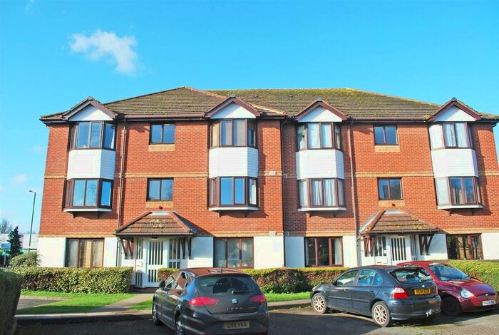 2 Bedroom Flat To Rent In Varsity Drive, Twickenham, TW1