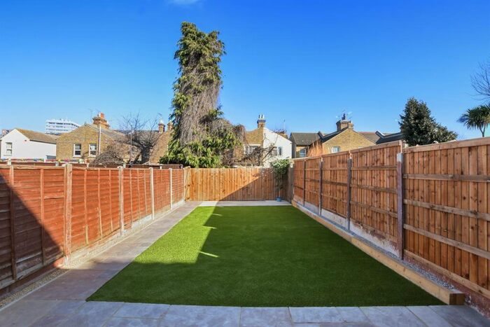 1 Bedroom Terraced House To Rent In Bedroom Terraced House In Southend On Sea, SS1