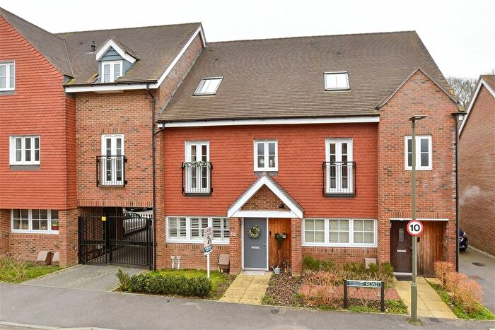 4 Bedroom Town House For Sale In Dover Road, Tadworth, Surrey, KT20