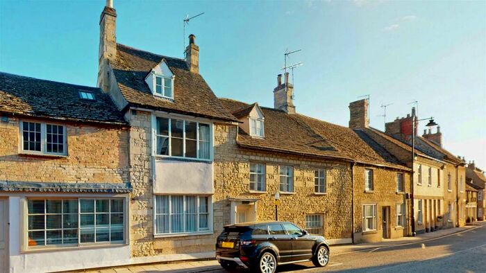 3 Bedroom Town House To Rent In St Peters Street, Stamford, Lincolnshire, PE9