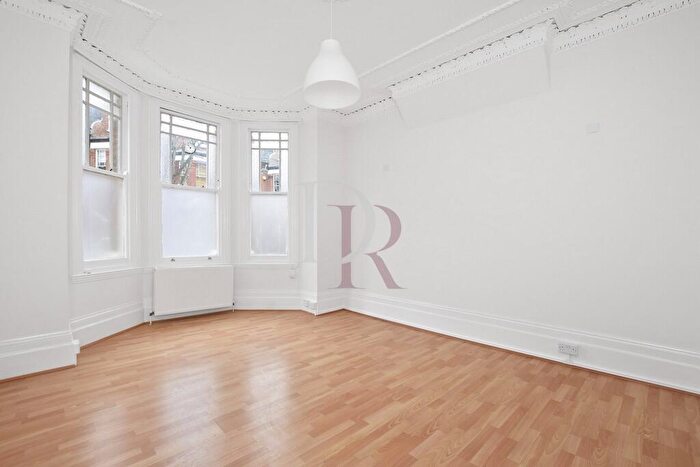 1 Bedroom Flat To Rent In Garden Flat, Sotheby Road, Highbury, N5