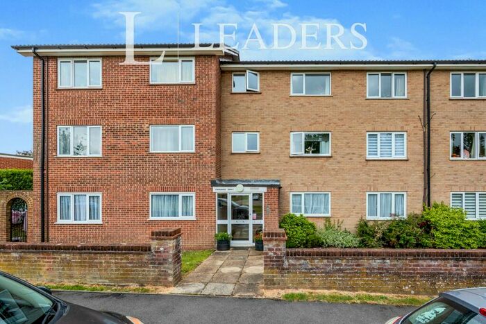 2 Bedroom Flat To Rent In Fairlands Court, GU3