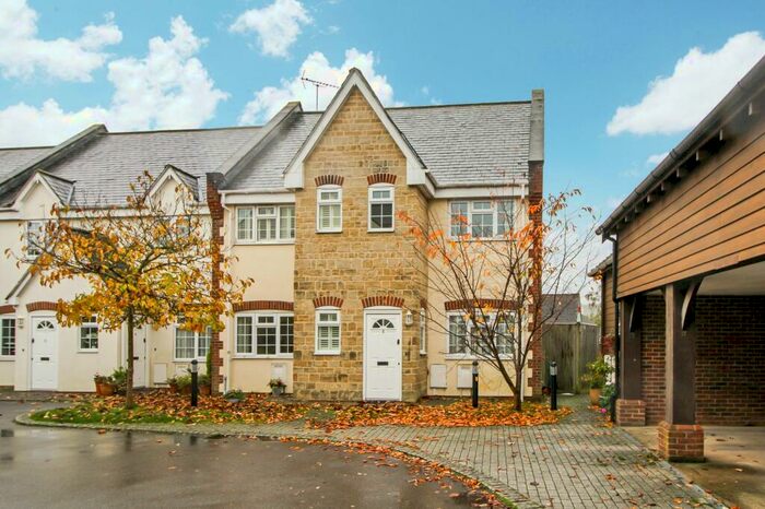 2 Bedroom End Of Terrace House To Rent In Brighton Road, Horsham, RH13