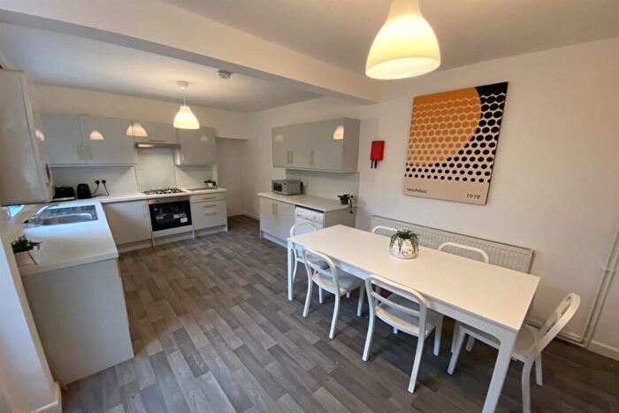 6 Bedroom Semi-Detached House To Rent In Broadgate, Beeston, NG9