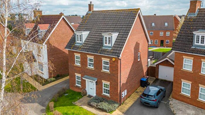 5 Bedroom Detached House To Rent In The Runway, Hatfield, AL10