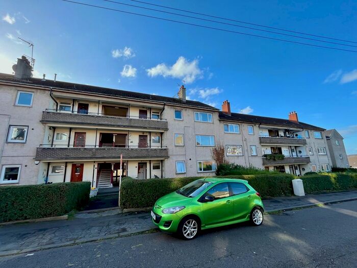 3 Bedroom Flat To Rent In Tennyson Drive, Glasgow, G31