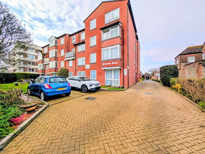 2 Bedroom Flat For Sale In Heene Road, Worthing, BN11