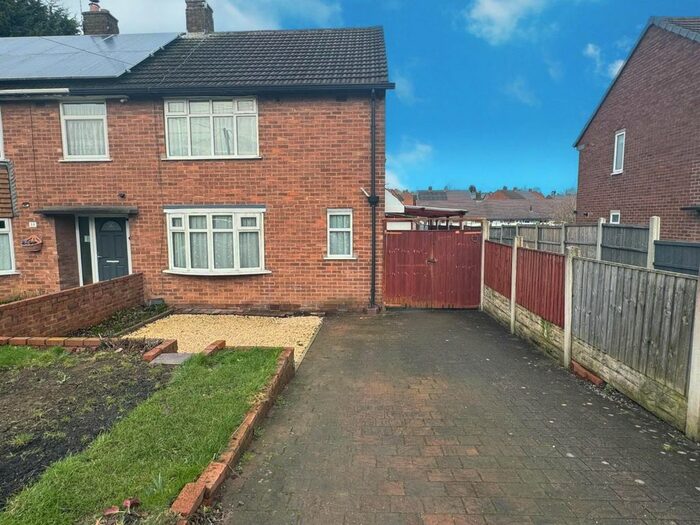 2 Bedroom Semi-Detached House To Rent In Kirkstone Road, Newbold, Chesterfield, S41
