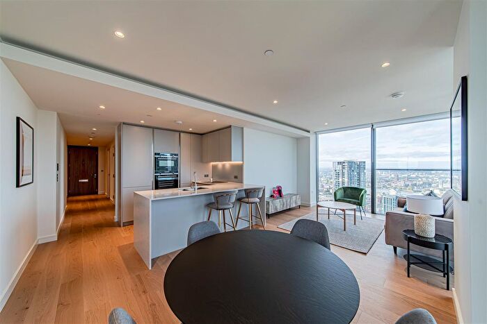 2 Bedroom Flat To Rent In Hampton Tower, Marsh Wall, London, E14