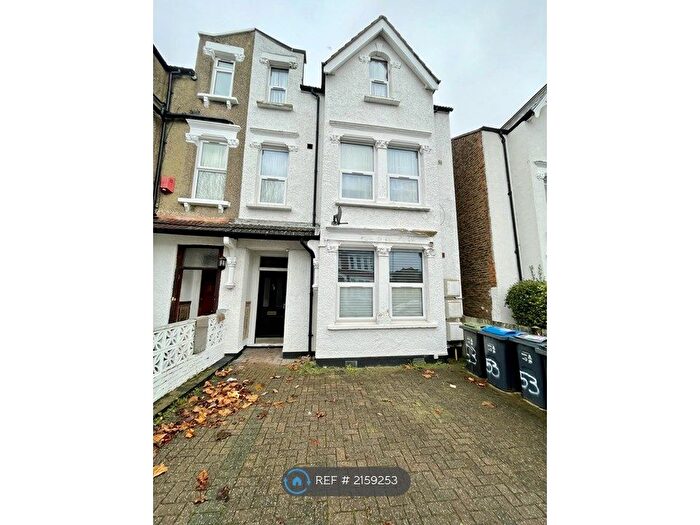 2 Bedroom Flat To Rent In Whitworth Road, London, SE25