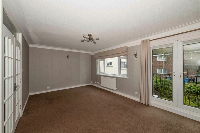 3 Bedroom Flat To Rent In Park Lane Court, Bury New Road, M7
