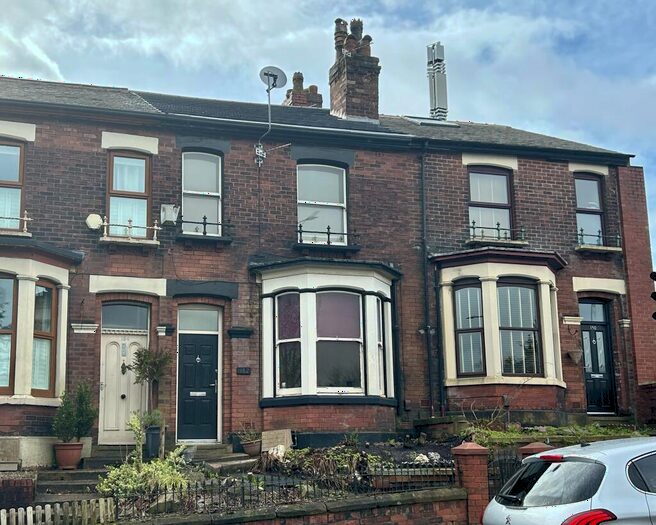 4 Bedroom House To Rent In Thicketford Road, Bolton, BL2