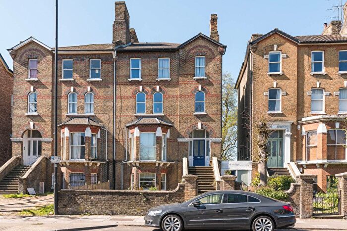 3 Bedroom Flat To Rent In Dulwich Road, London, SE24