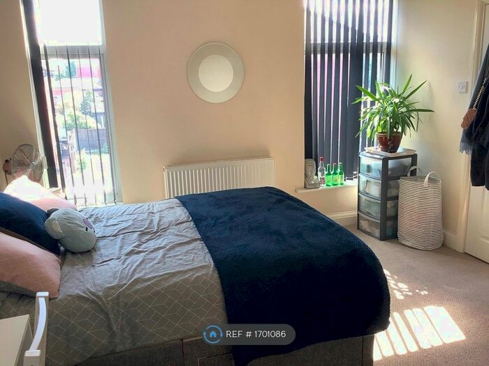 4 Bedroom Terraced House To Rent In City Road, Nottingham, NG9