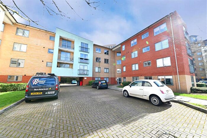2 Bedroom Flat For Sale In Kilby Road, Stevenage, SG1