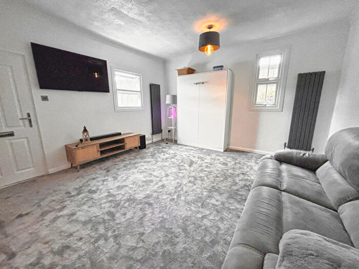 Apartment To Rent In Station Road, Redhill, RH1