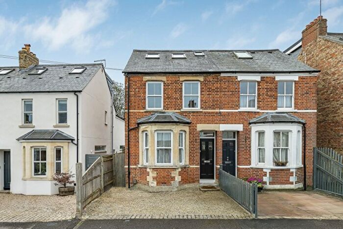 3 Bedroom Semi-Detached House For Sale In Harpes Road, Oxford, OX2