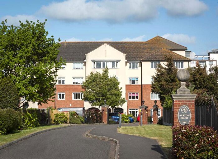 2 Bedroom Flat For Sale In Alston Court, Crowstone Road, Westcliff On Sea, Essex, SS0
