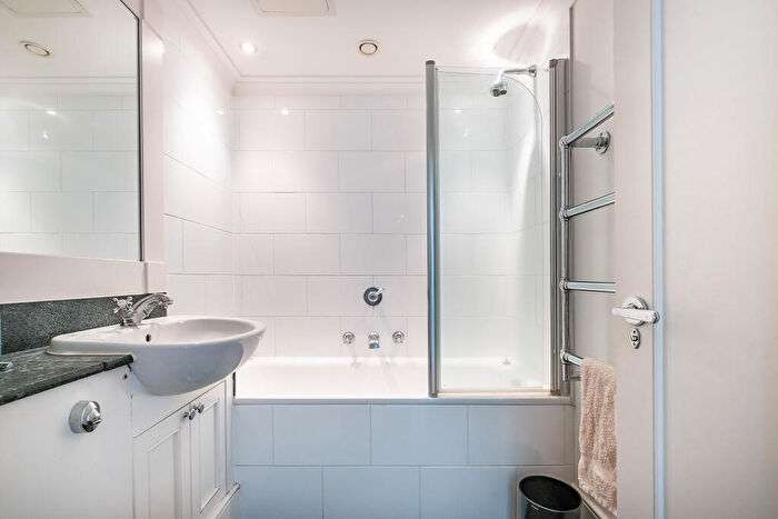1 Bedroom Flat For Sale In Coleridge Gardens, London, SW10