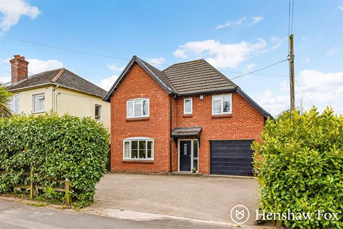 4 Bedroom Detached House For Sale In Botley Road, North Baddesley, Hampshire, SO52