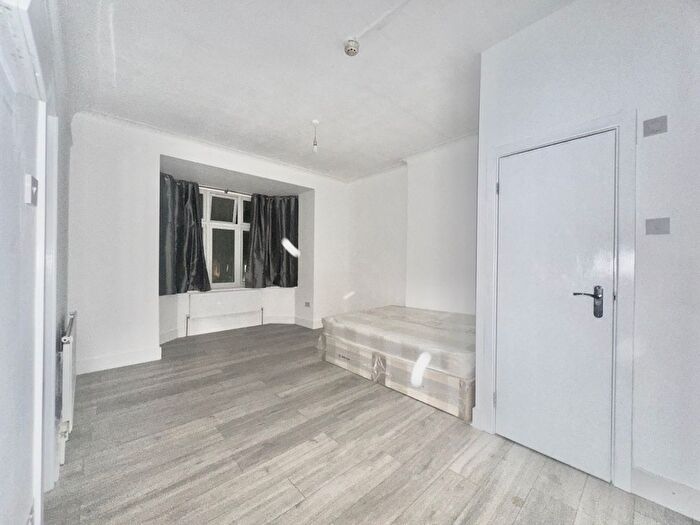 1 Bedroom Studio To Rent In Thrale Road, London, SW16