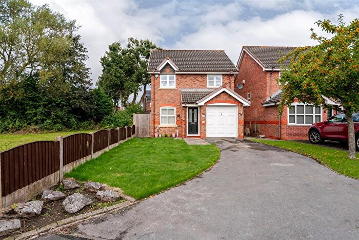 3 Bedroom Detached House For Sale In Letcombe Close, Leigh, WN7