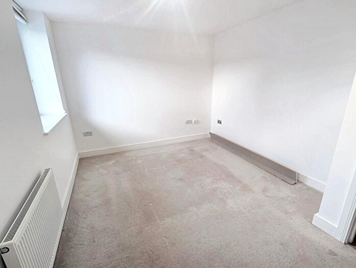 2 Bedroom Flat For Sale In Christopher Road, East Grinstead, RH19