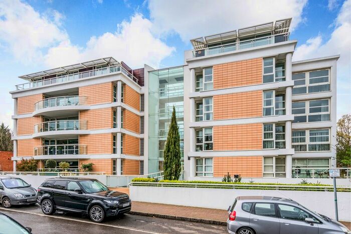 2 Bedroom Flat To Rent In Brook Parade, High Road, Chigwell, IG7