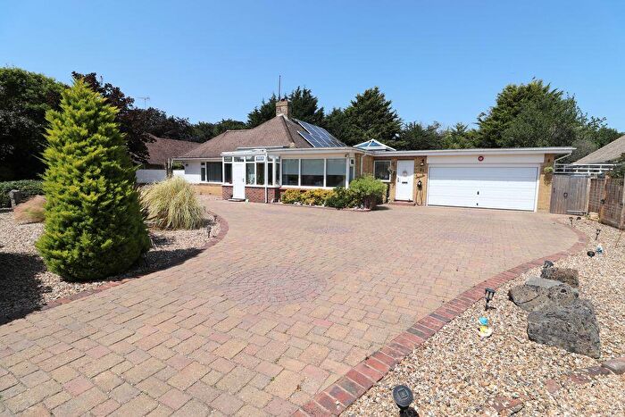 4 Bedroom Bungalow For Sale In Michel Grove, East Preston, BN16
