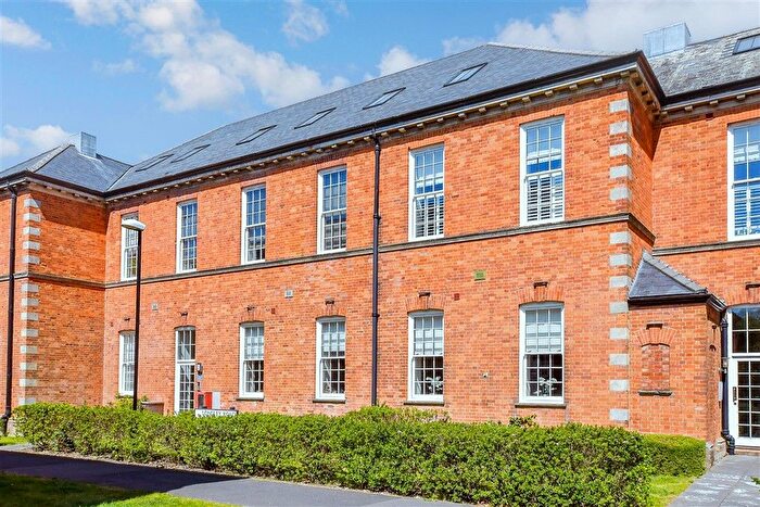 2 Bedroom Flat For Sale In Longley Road, Chichester, West Sussex, PO19