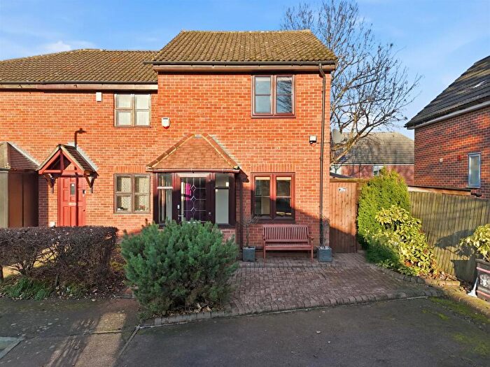 2 Bedroom House For Sale In Osprey Close, Wanstead, E11