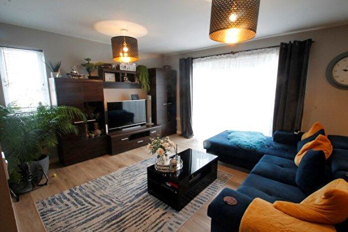 2 Bedroom Flat To Rent In Longmarsh Lane, London, SE28