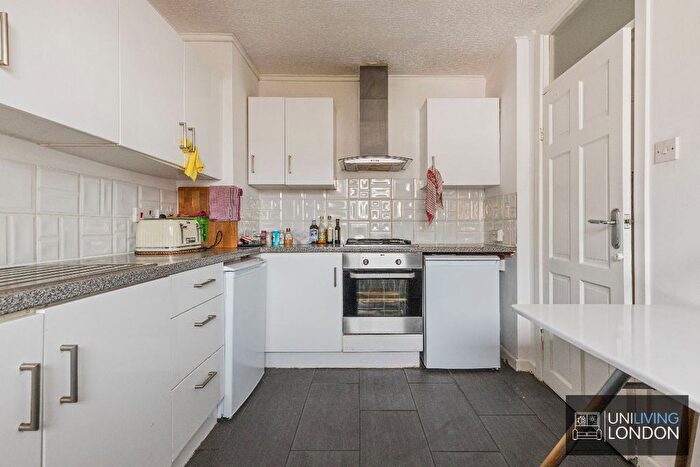 4 Bedroom Maisonette To Rent In Glaucus Street, Bow, E3