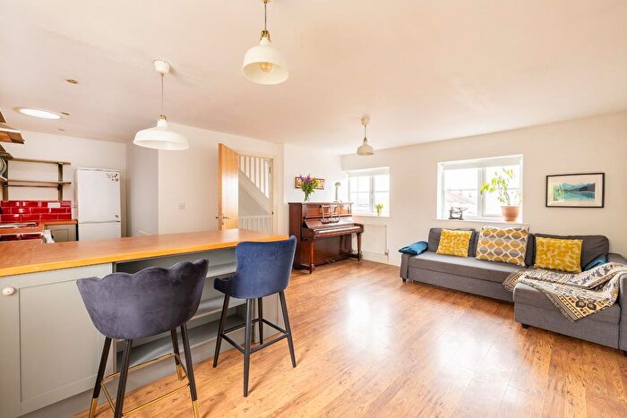 3 Bedroom End Of Terrace House For Sale In Bridge View Close, Easton, BS5