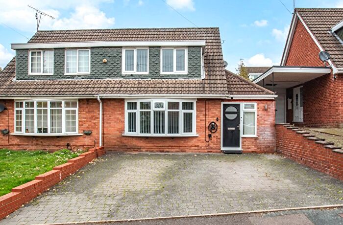 3 Bedroom Semi-detached House For Sale In Pennine Way, Stourbridge, West Midlands, DY8