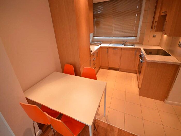 4 Bedroom Flat To Rent In Burritt Road, Kingston Upon Thames, KT1