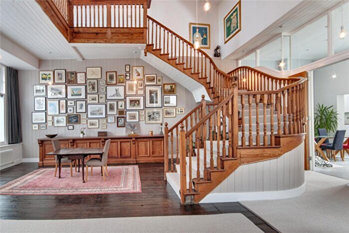 5 Bedroom House For Sale In High Street, Oxted, Surrey, RH8