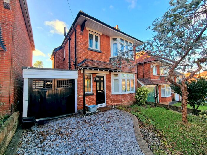 3 Bedroom Detached House To Rent In Downside Avenue, Bitterne, SO19