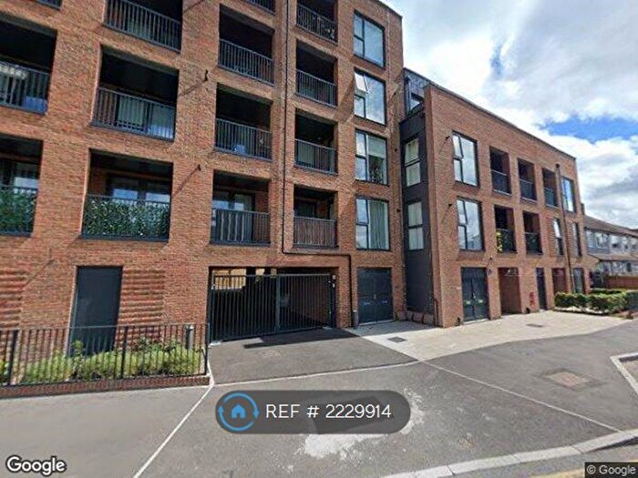 1 Bedroom Flat To Rent In Burlington Road, Raynes Park, KT3