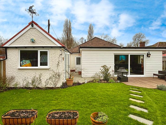 4 Bedroom Bungalow For Sale In Dungeness Road, Lydd, TN29