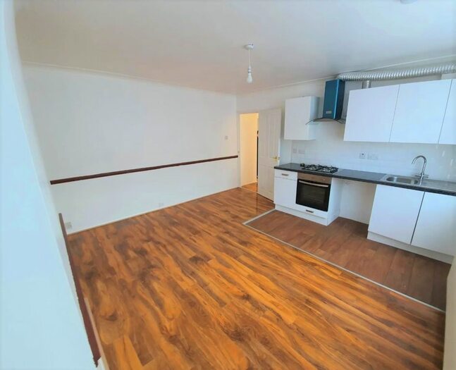 3 Bedroom Maisonette To Rent In Tillotson Road, London, N9